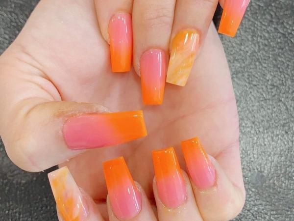 Shellac (gel with white tip)